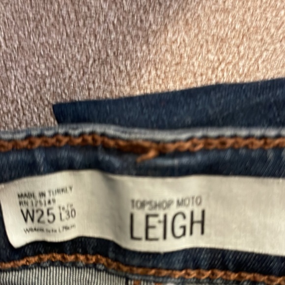 Ladies Top Shop LEIGH, med-dark blue denim stretchy pants, waist 25, length 30… - Picture 2 of 3